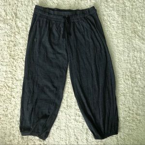 Under Armour Semi-Fitted Cropped Joggers (S)